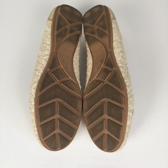 Beige lace trimmed in gold flat from Brazil size10 - Picture 7 of 8